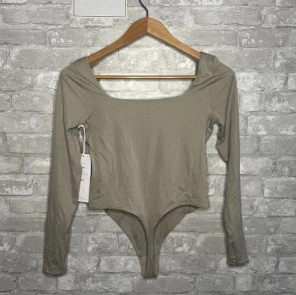Lululemon Nulu Square Neck Bodysuit Long Sleeve Thong Cut NWT Size Medium (RVSN) - Image 5
