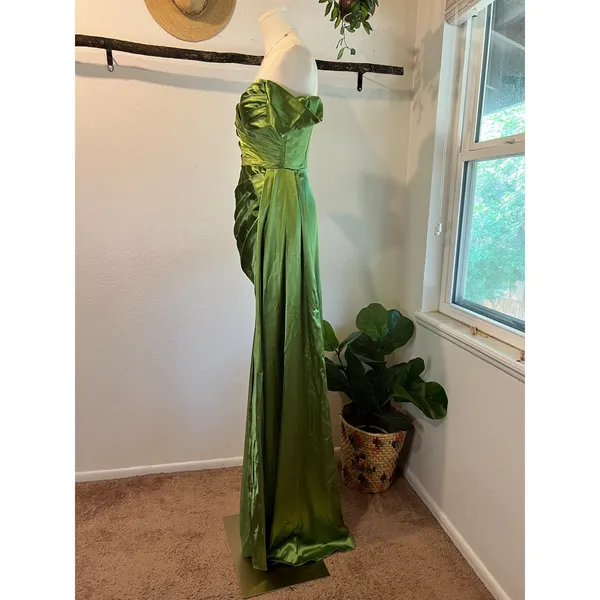 Off Shoulder Green Formal Glam Gala Prom Special Event Dress Size 4 NEW - Image 3