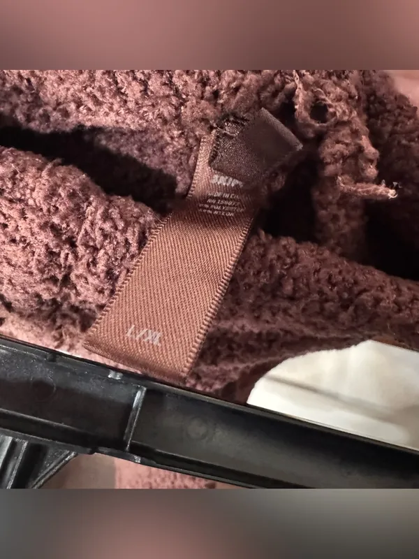 Skims cozy knit Sherpa shorts garnet - Image 4