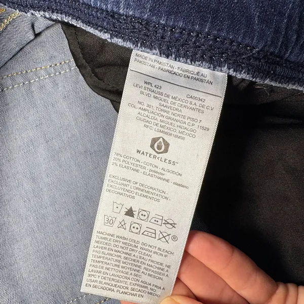 Signature by‎ Levi Strauss Gold Totally Shaping Pull-On Skinny Jeans Blue 37x30 - Image 9