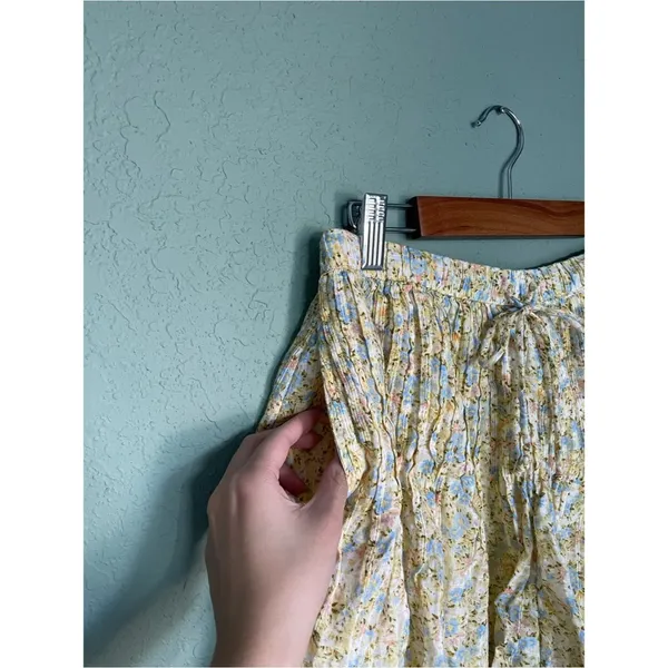 American Eagle High Waisted Flowy Short  Size Small Yellow Floral Ditsy Print - Image 6