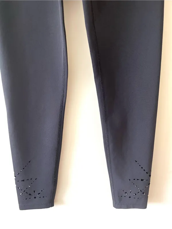 BEYOND Yoga x Equinox Leggings laser cut out hem size Small - Image 4