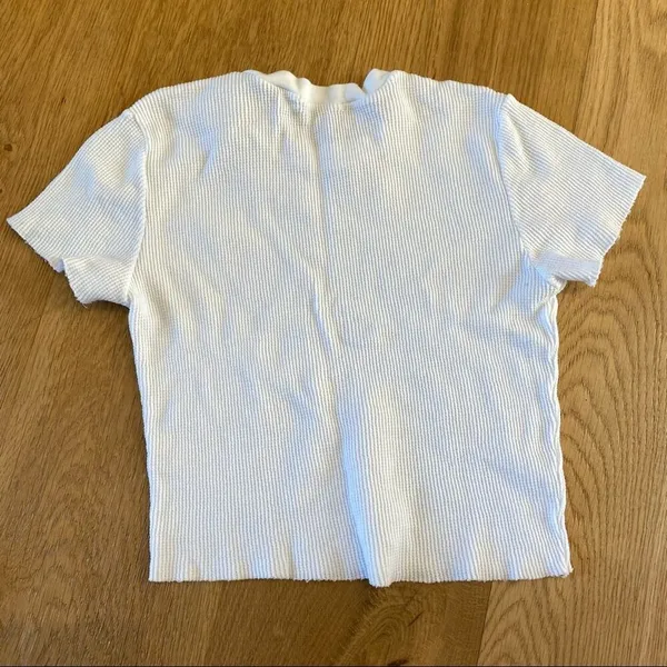 Brandy Melville Raw Hem Short Sleeve Tee in White - Image 4
