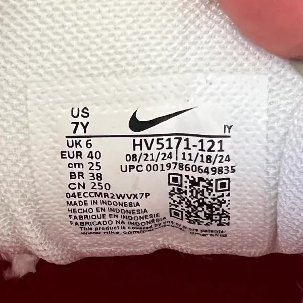 New NIKE Vomero 5 GS 'Valentine's Day 2025' - Image 10