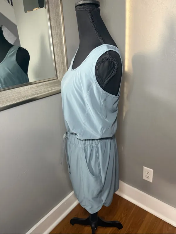 Patagonia Fleetwith Athletic Travel Blue Performance Dress Small. - Image 4