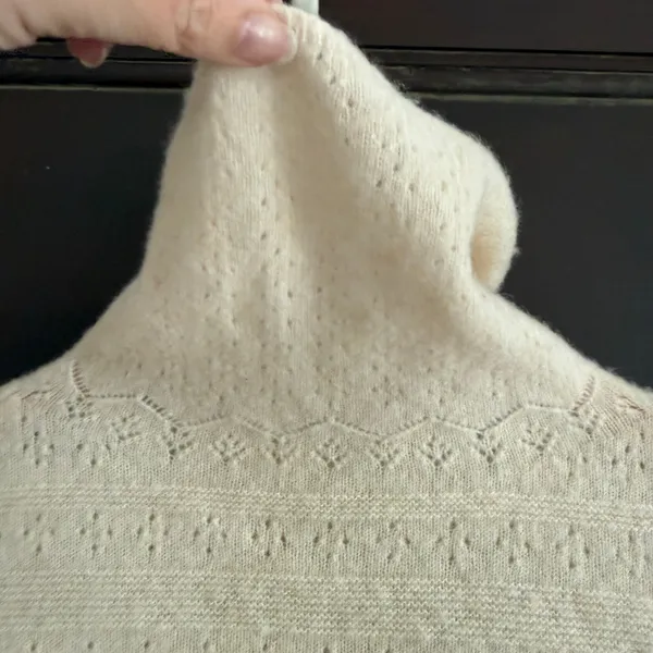 Vintage 100% Wool LIghtweight Cream Pointelle Turtleneck Funnel Sweater Small - Image 4