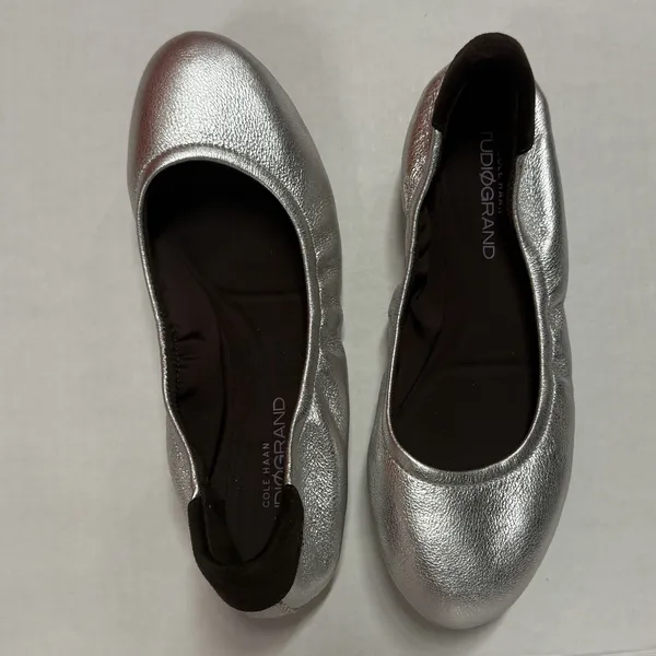 Cole Hahn StudioGrand Silver Leather Ballet Flats Slip-on Shoes Women's Size 5.5 - Image 2