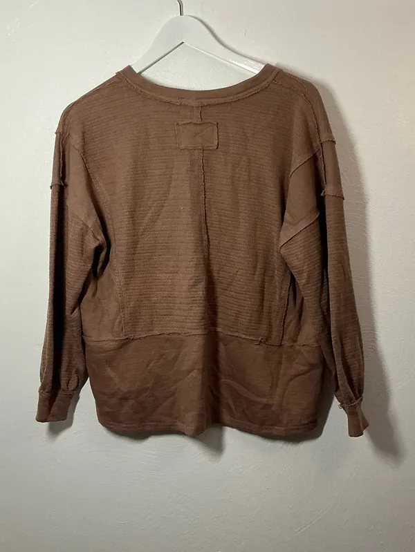 Blu Pepper Relaxed V-Neck Pocket Long Sleeve Top Size Small - Image 2