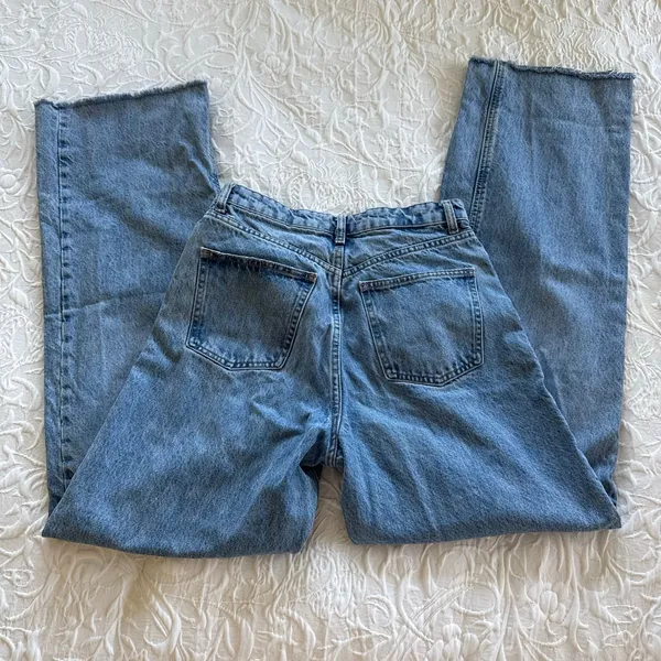 Zara High Rise Wide Leg Medium Wash Raw Hem Jeans Size 6 - Image 2