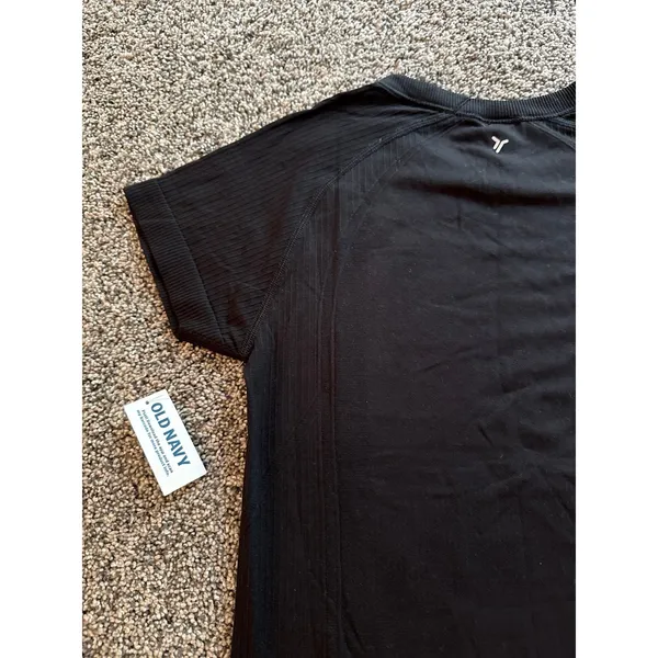 NWT Old Navy Women's Black Fluid Seamless Go Dry Tee Size Small - Image 8