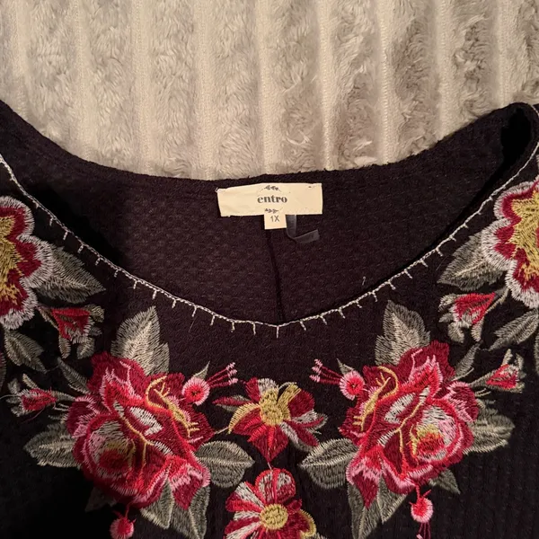 Entro Womens 1X Black‎ Waffle Knit Floral Embroidered Front Tie Knot Top - Image 3