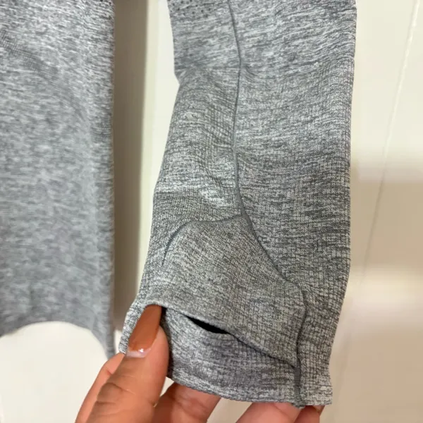 Lululemon Swiftly Tech Long Sleeve 2.0 Gray Size 12 Thumbholes Athletic Top - Image 6