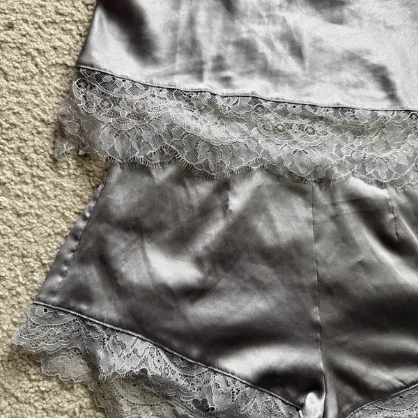 Victoria’s Secret Elegant Gray Lace Trim Sleepwear Set Size xs - Image 5