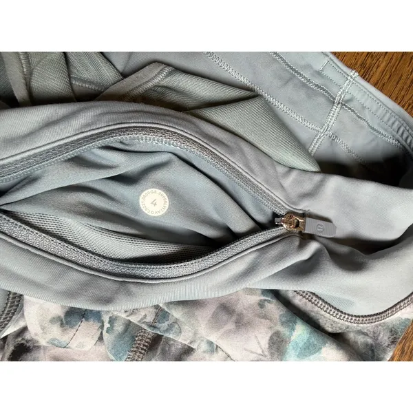Lululemon Speed Up Mid Rise Shorts 4" Inseam Kaleidofloral Multi/Blue Cast Sz 4 - Image 7