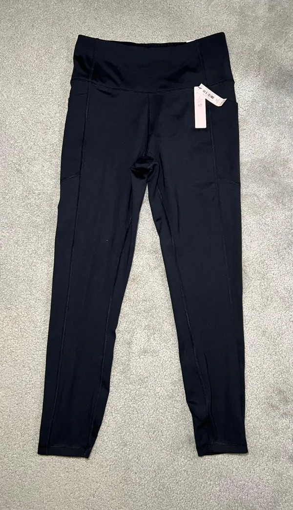 NWT Victoria’s Secret Sport Essential Legging High Rise Size Small Short 7/8 length - Image 3
