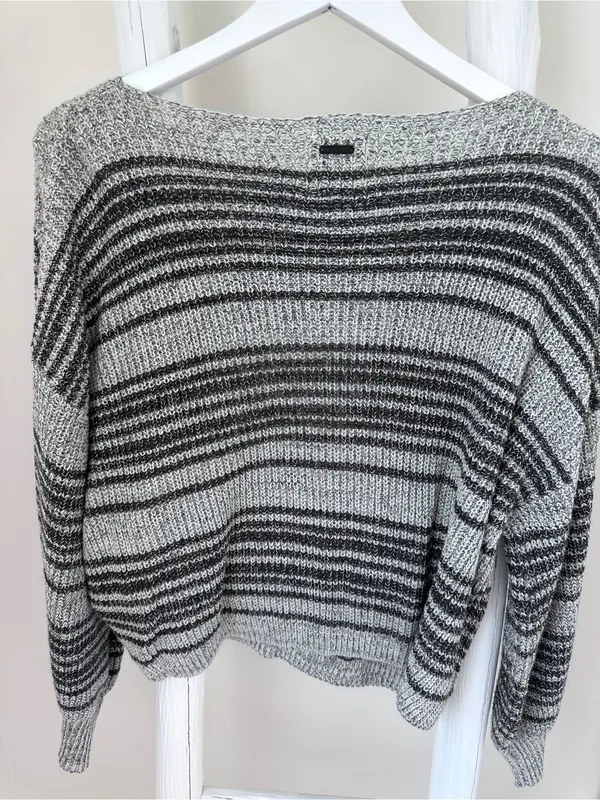 Billabong Gray & Black Open Knit Striped Crewneck Sweater Size Medium - Image 2