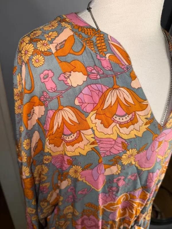 entro Floral V-Neck Tie-Waist Dress in Pink, Orange & Gray - Image 5