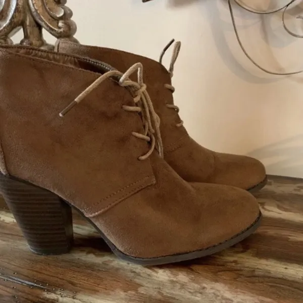 Hot Tomato Women's Ankle Wedge Bootie Size 9 Brown - Image 2