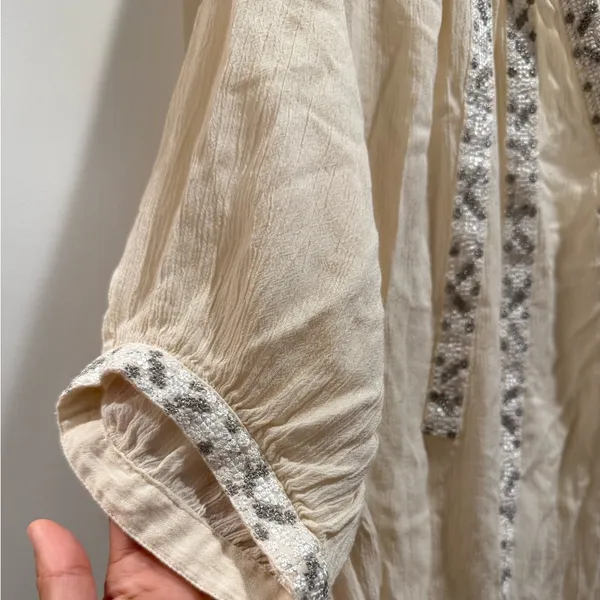 American Eagle Outfitters Cream Blouse with embroidered‎ Floral Accents Size XL - Image 4