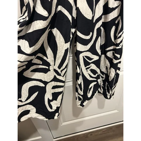 World Market Black White Boho Print Wide Leg Jumpsuit V-Neck Short Sleeve Pocket - Image 4