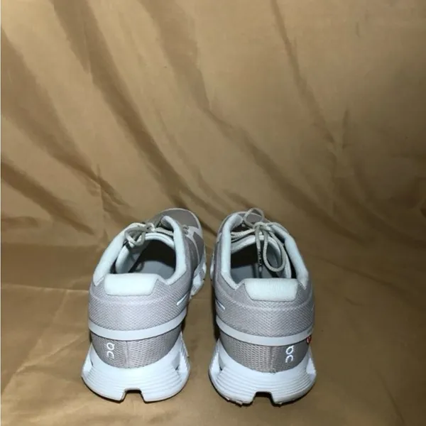 On Running Cloud 5 Running Shoes Size 9 - Image 4