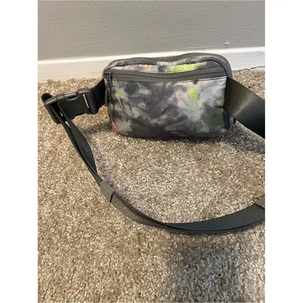 Lululemon everywhere belt bag hyper dye - Image 6