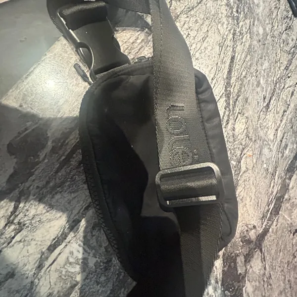 Lole Black adjustable sling waist/ fanny pack Bag - Image 4