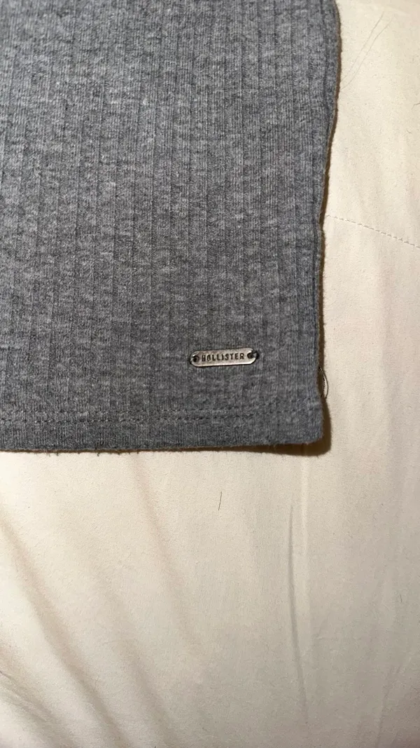 Hollister Crop Top grey - Image 2