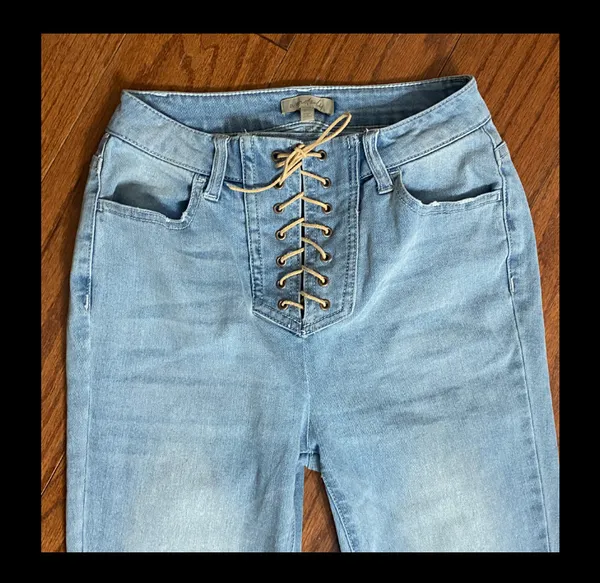 Wonderly Urban Cowboy Light Wash High Rise Boot Cut Jeans With Tie Closure. gently warn& are in excellent condition. measurements approximately 13” waste x 10” rise x 42” long. Non smoking home. priced to sell at as is condition. Don’t like my price, make reasonable offer! And thank you for checking my closet. - Image 3