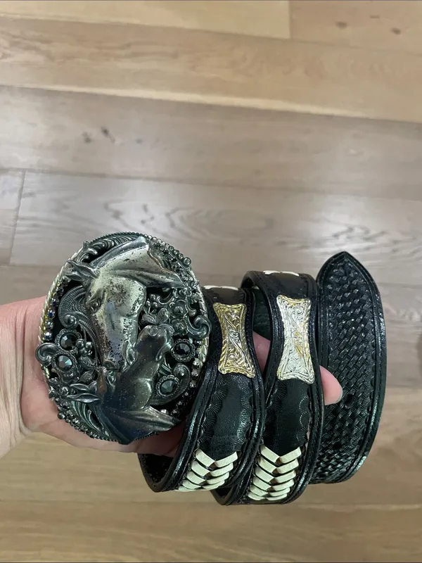 Western Black Leather Belt With Buckle Featuring Two Kissing Horse Heads - Image 3