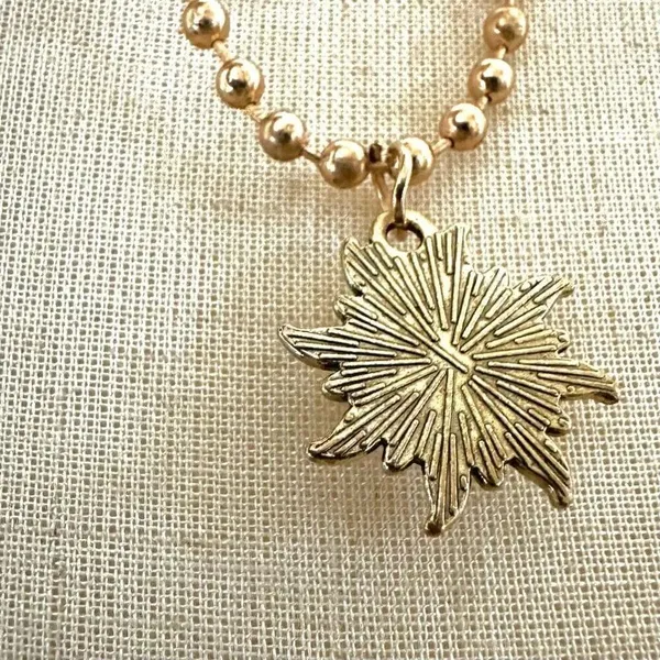 Gold tone sun pendant necklace - Image 4