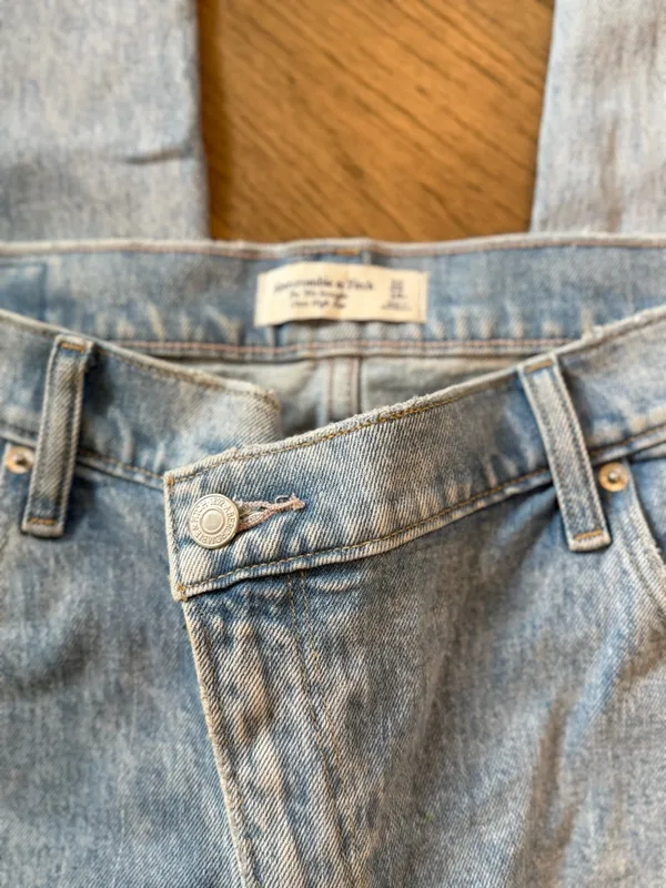 Abercrombie and Fitch Asymmetrical Button Light Wash Denim Jeans: Size 14 - Image 2