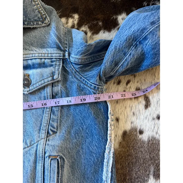 FREE‎ PEOPLE We The Free Denim Cropped Distressed Jacket Size Medium - Image 7