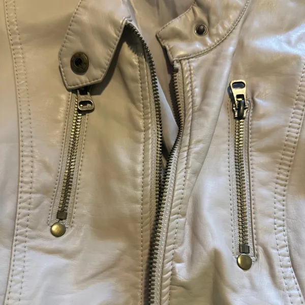 The Clothing Exchange Company 🧥 Cream Vegan Leather Jacket (Size Small) - Image 5