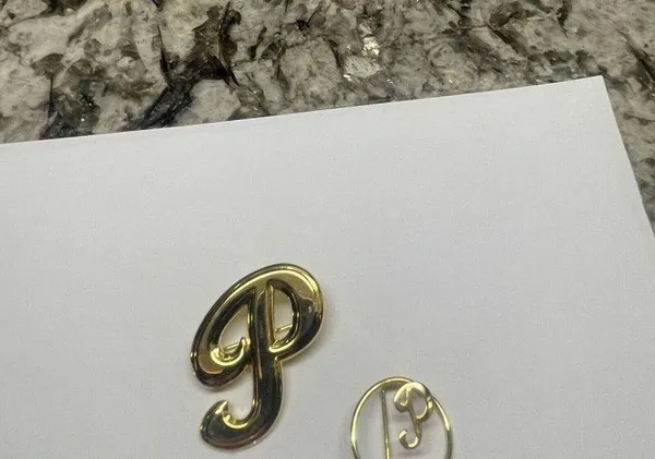 Lot Of 2 Vintage - Modern Gold Tone Brooch Pins Letter / Initial P - Image 3