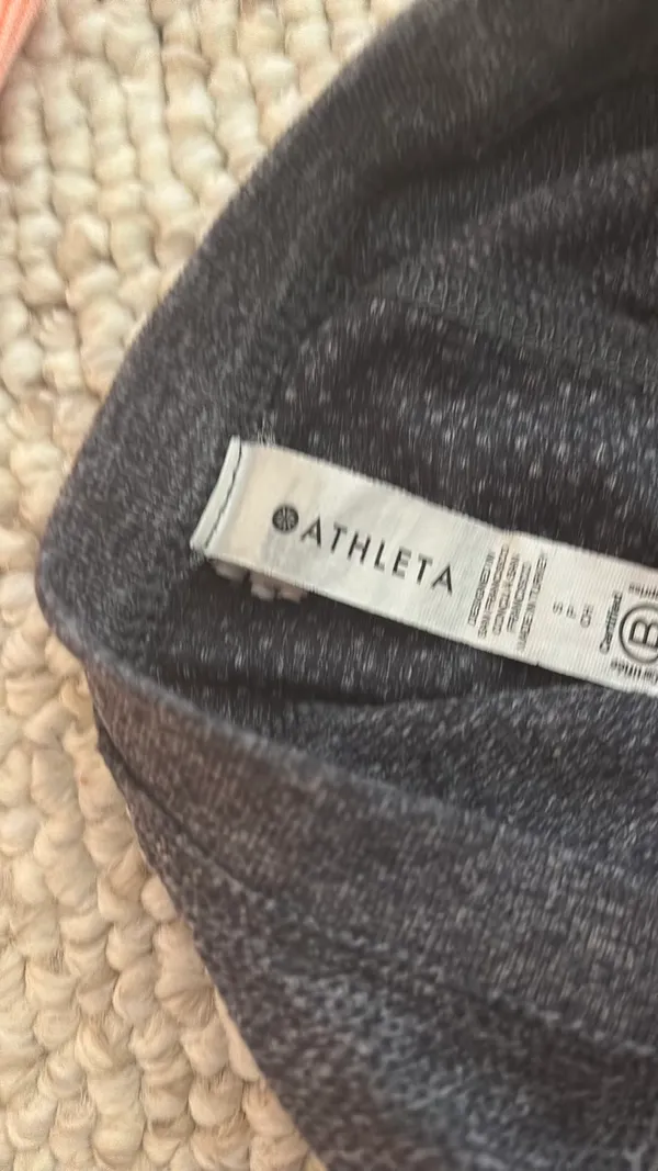 Athleta athletic grey long sleeve - Image 4