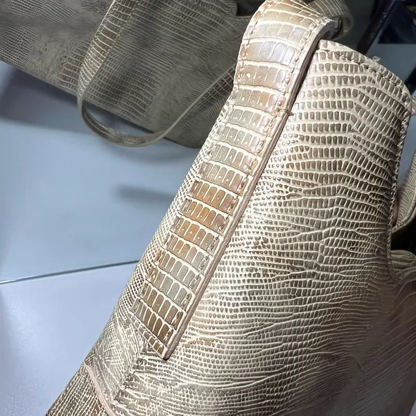 Vintage GUESS Embossed Lizard Print Shoulder Bag Y2K Tan Beige Purse - Image 9