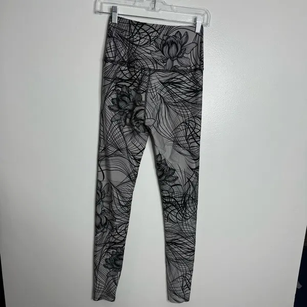 Beyond Yoga Flip It And Reverse It High Waisted Yoga Leggings Gray/Black - Image 5