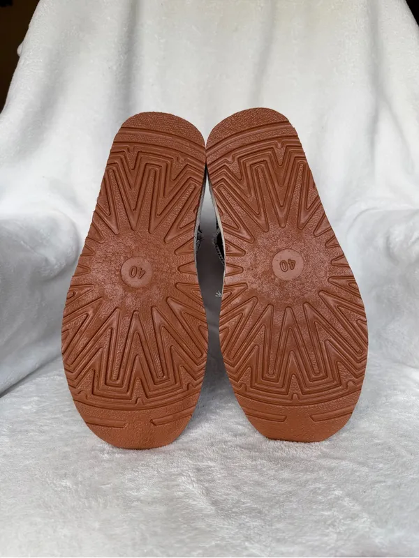 Women’s Winter Boots with Angel Wing Print Plush Fleece Lining Size 40 - Image 9