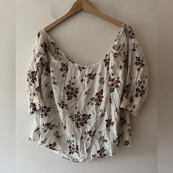 American Eagle Off the Shoulder‎ White Floral Boho Flowy Blouse - Image 4