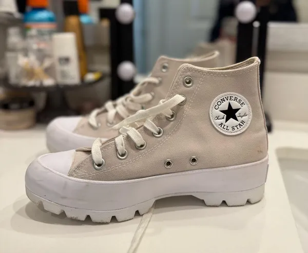 High-Top Converse Chuck Taylor Lugged  - Image 2