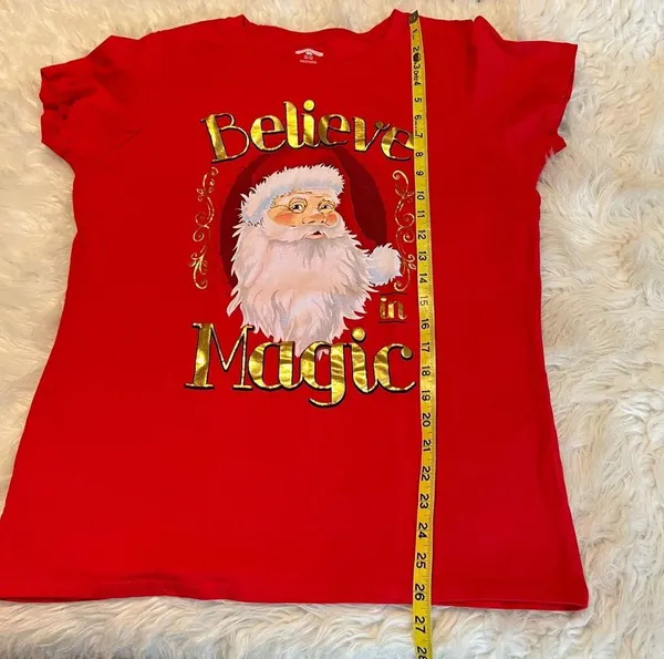 Believe in Magic Santa Christmas Red T Shirt Size XL but measures like a Large - Image 6