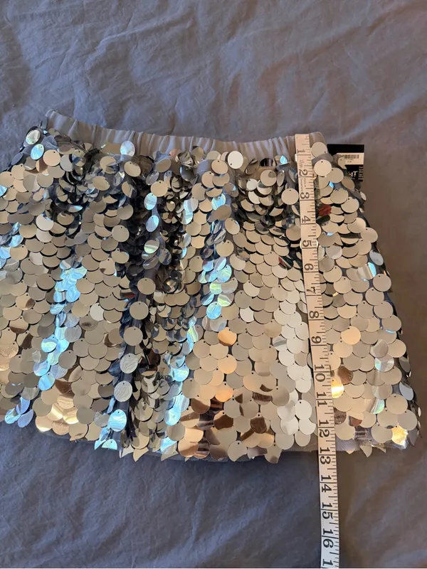 NWT Spirit Halloween sequinned mini skirt, silver tone large round sequin, sz L - Image 4