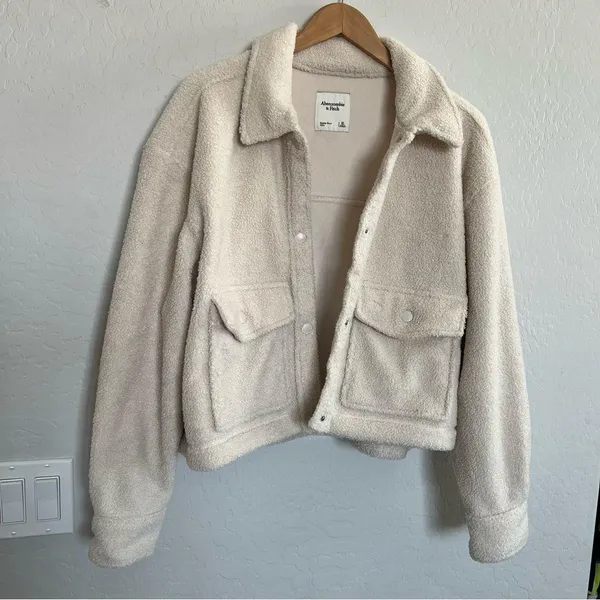 Abercrombie & Fitch Cropped Sherpa Boucle Teddy Jacket - Image 4