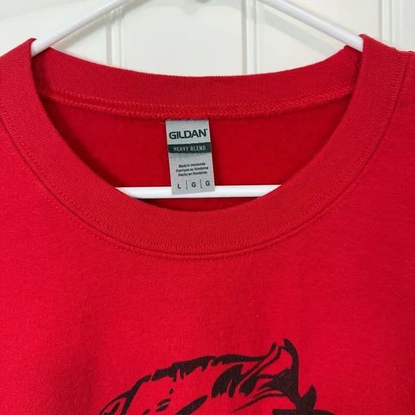 Gildan Red Graphic Sweatshirt Vibrant Cotton Blend Christmas - Image 3
