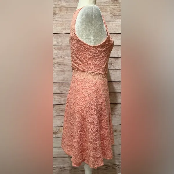 Garage Lace Peekaboo peach Dress size medium - Image 3