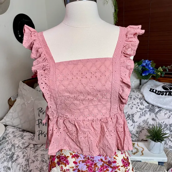 Boutique NEW Pink Eyelet Top - Image 2
