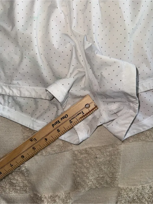 Lululemon‎ Final Lap Short (2.5")
White size 8 - Image 3