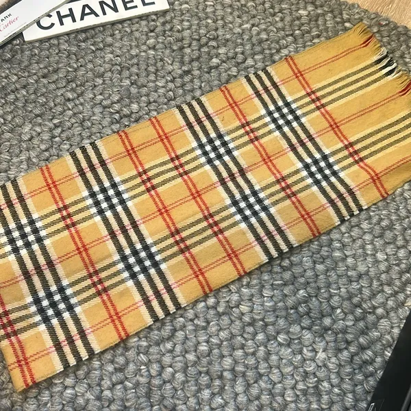Non Signe Burberry Plaid Printed Scarf Made in France - Image 2