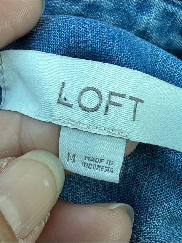 LOFT Chambray Short Sleeve Button Down Shirt Size Medium - Image 2